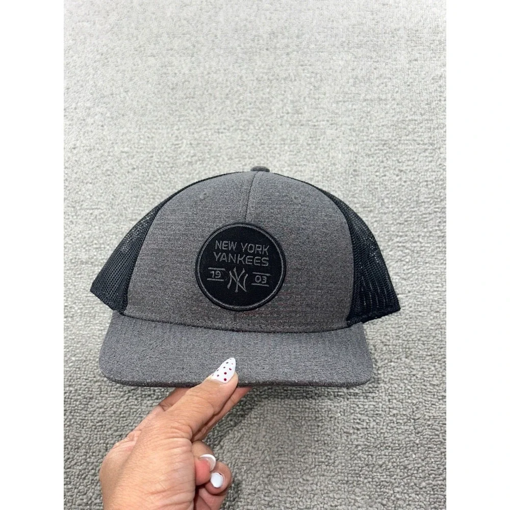 Fan Favorite New York Yankees MLB Trucker Hat Men One Size Gray Snapback Outdoor